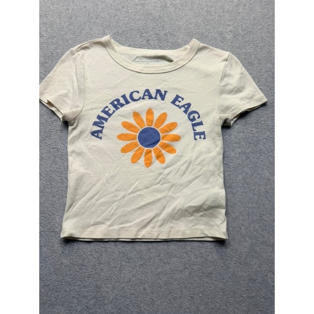 American Eagle Cream Daisy Graphic T-Shirt Women Medium Short Sleeve Crew Neck